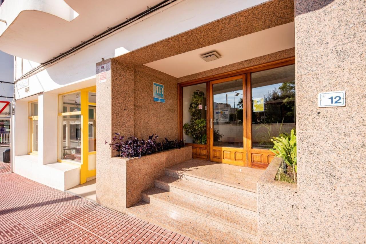 Hostal Y Apartamentos Santa Eulalia Santa Eularia des Riu Exterior photo