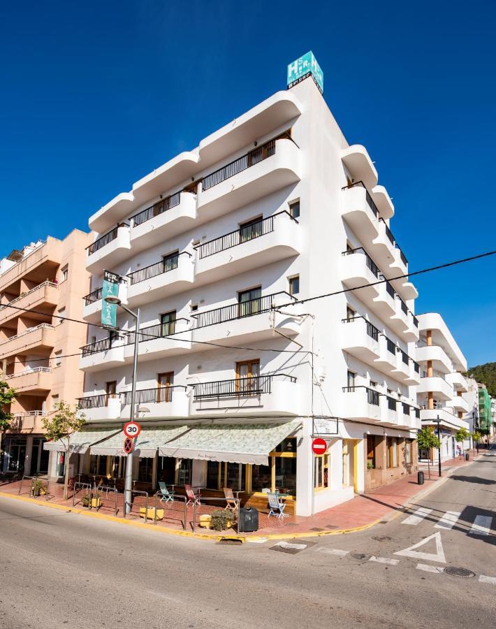 Hostal Y Apartamentos Santa Eulalia Santa Eularia des Riu Exterior photo